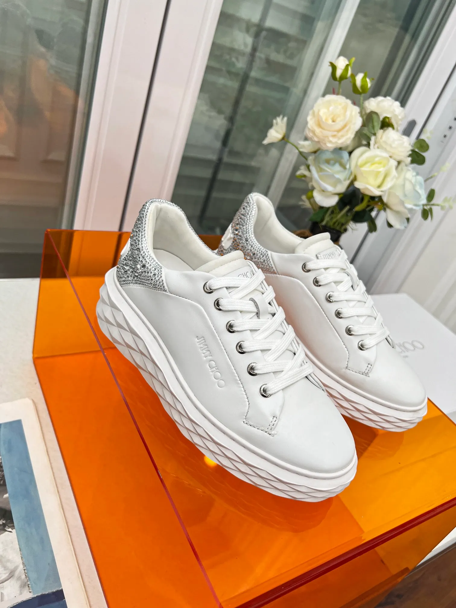 👟👟Ex-factory price 640👟👟 (hot tail diamond) Jimmy choo Jimmy Choo 2024 spring and summer Jc new Diamond New sneaker series 🔥The upper is made of original customized cowhide leather spliced with breathable Lycra embellished with Swarovski crystal diamonds to enjoy the brand's luxury and trend 💥The soles are made of brand elements to resist diamond multi-faceted cutting and have a full three-dimensional feel 🎵The soles are gradually thinner and thicker, and the design makes them more comfortable without any visual pressure 🌹A Diamond sneaker that is fashionable, comfortable, versatile and luxurious is worth owning🧚‍♀️ Fabric: Original imported top layer 🐂 cowhide Lining: Original Lycra breathable lining Feet: Original injection molded 🐑 Sheepskin Outsole: Original glass glue combined sole Size: 34-41 (customized size 34.41 is non-refundable)